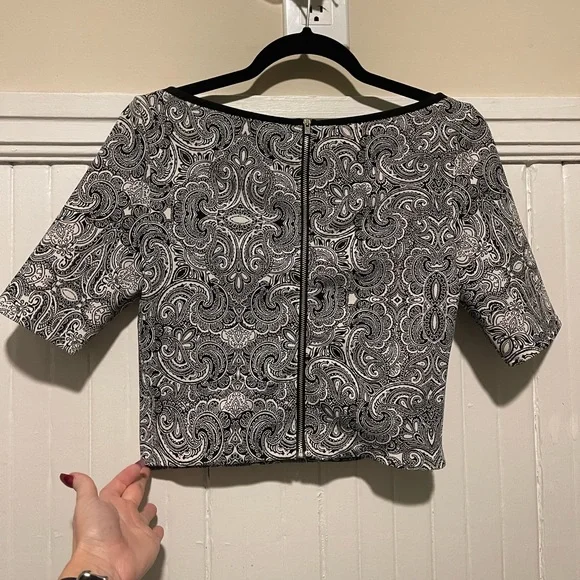 Express paisley crop top, silver zip back, size small, gently worn, no stains - Picture 3 of 4